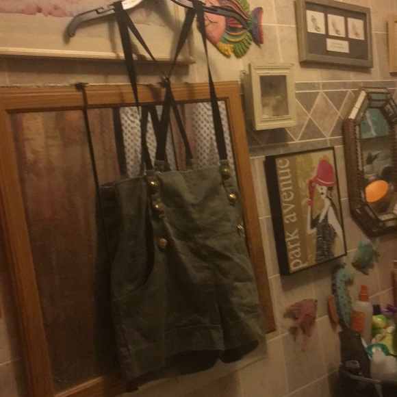 Short overall - Picture 2 of 6